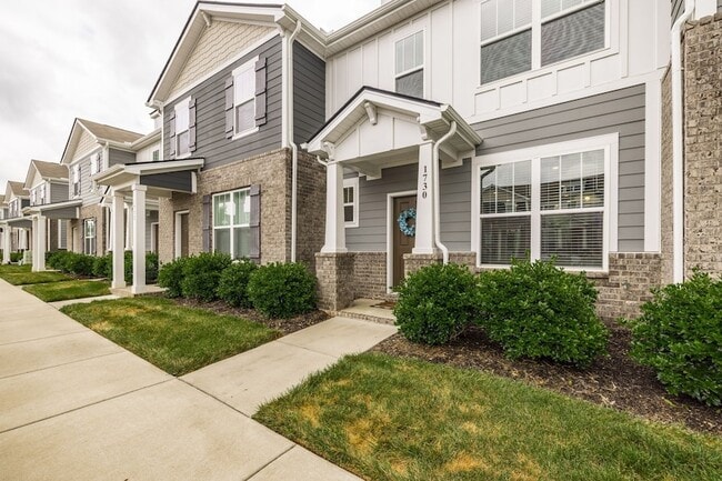 Building Photo - 1730 Frodo Wy