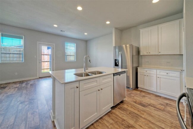 Building Photo - 2312 Castillo Dr