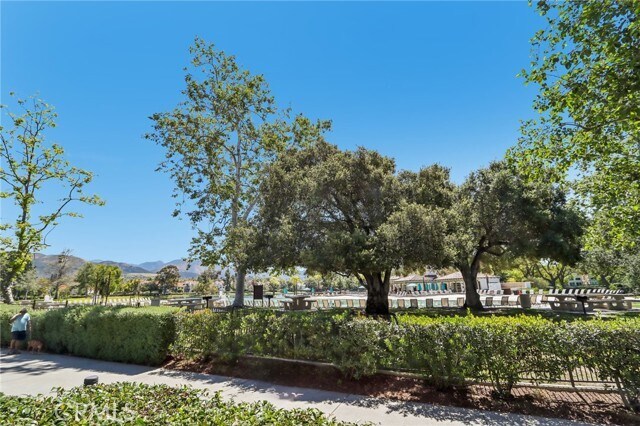 Building Photo - 10 Pantano