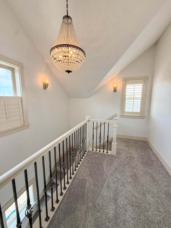 Building Photo - 3Bd/2.5Ba Seattle Townhouse