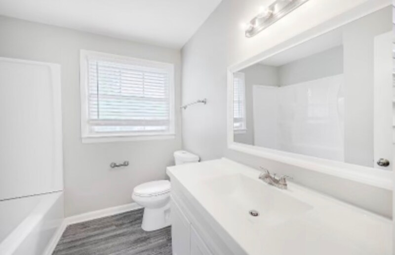 Building Photo - 673 Des Moines Dr