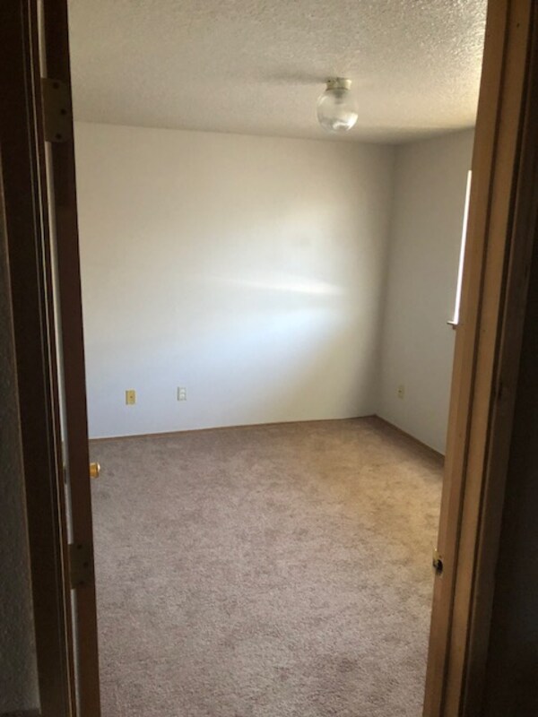 Building Photo - 2933 SE 38th Ct