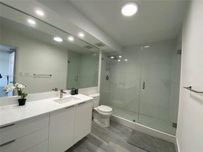 Building Photo - 20515 E Country Club Dr