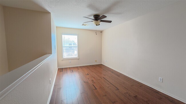 Building Photo - 2843 Oakland Brook St