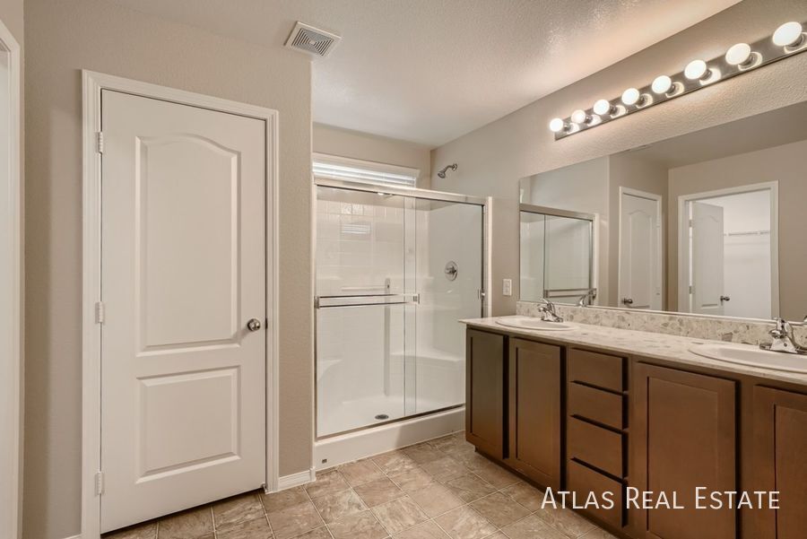 Building Photo - 10646 Mt Blackburn Ave