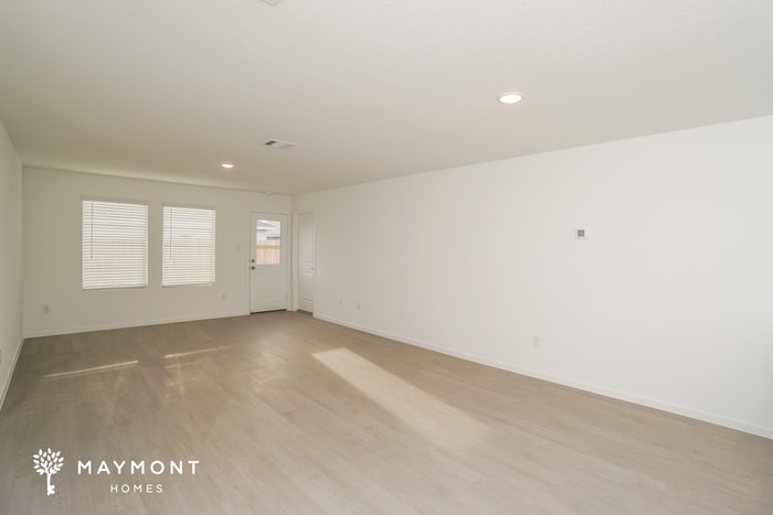 Building Photo - 2424 Shady Grv