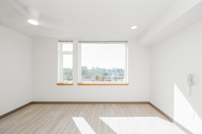 1BR, 1BA - 457SF Living Room - Cedar Crossing