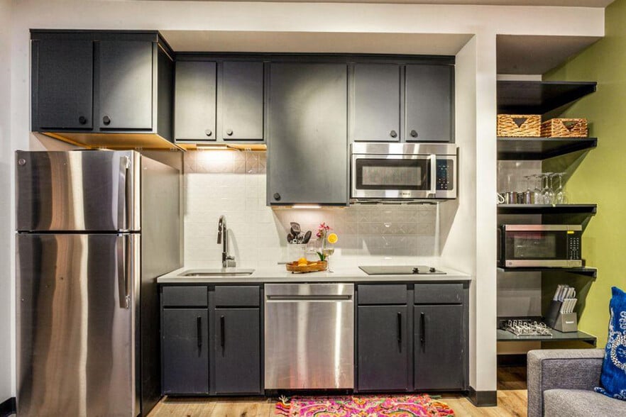 Building Photo - 611 Commerce St