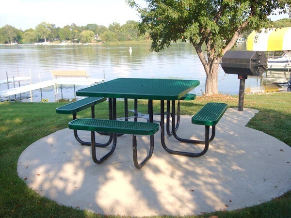 Beautiful grounds - 5400 Three Points Blvd