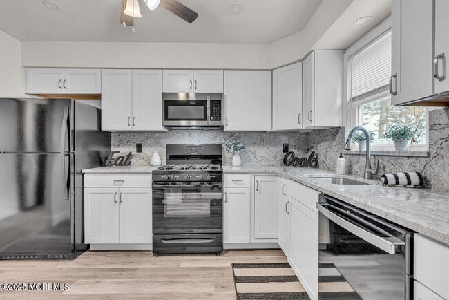 Building Photo - 30 Turnberry Cir