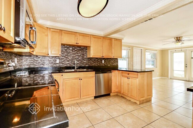 Building Photo - 4048 Sunray Dr