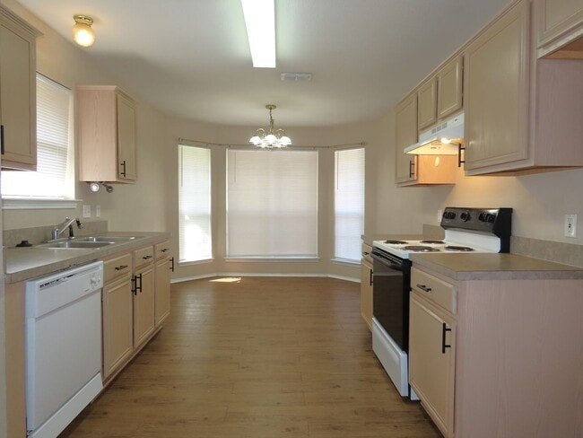 Building Photo - Charming 3 Bedroom, 2 Bath House in Flint-...