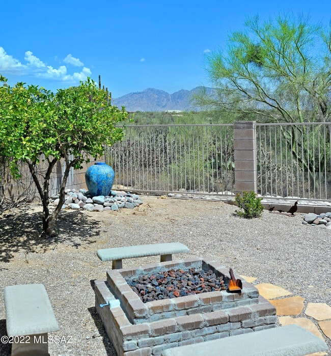 Building Photo - 12866 N High Hawk Dr