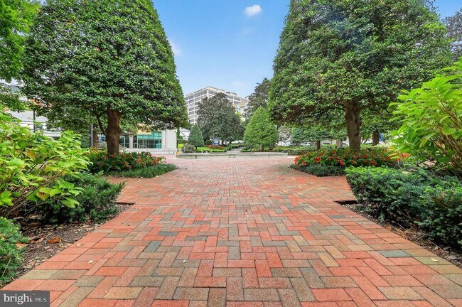 Building Photo - 5500 Friendship Blvd