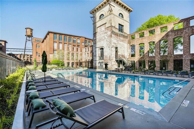 Building Photo - 170 Boulevard SE