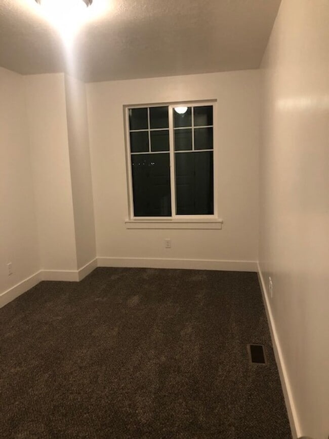 Building Photo - 402 W 100 S