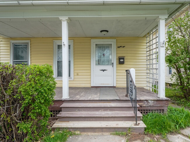 Building Photo - 81 Madison St