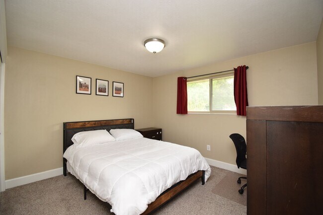 Building Photo - Updated 5 Bed West Valley Gem with Great Layout & Outdoor Living Space!!