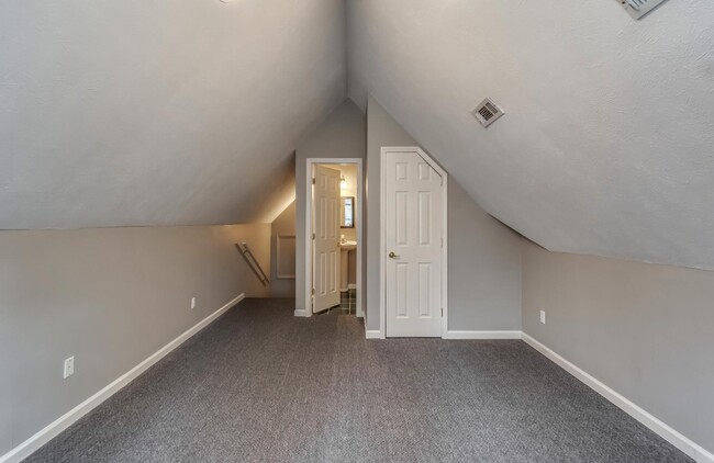 Building Photo - 340 Willow Ridge Cove