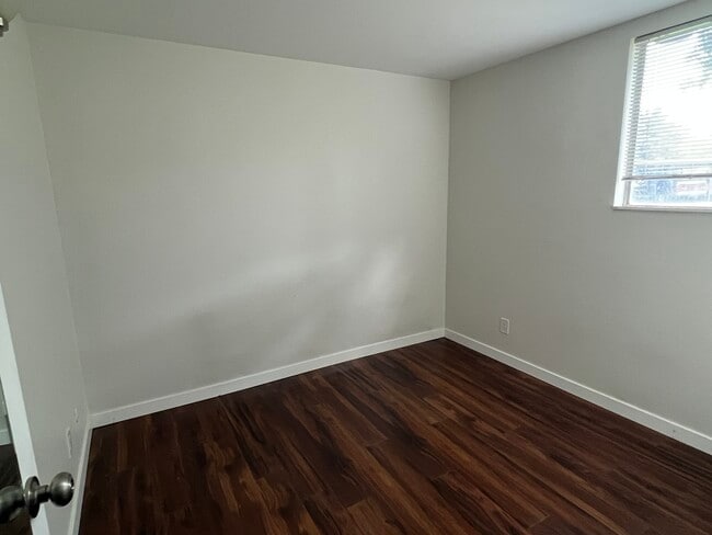 Building Photo - 1168 S Foothill Dr