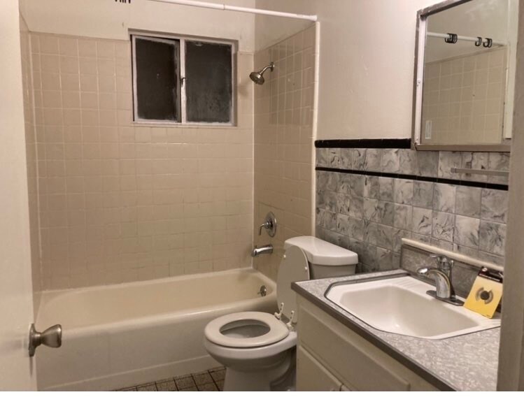Building Photo - 4640 Clairemont Dr