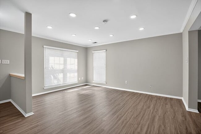 Building Photo - New Interior Upgrades 3 Bedroom Duplex wit...