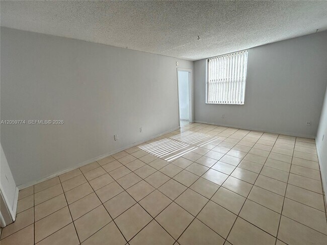 Building Photo - 14301 N Kendall Dr