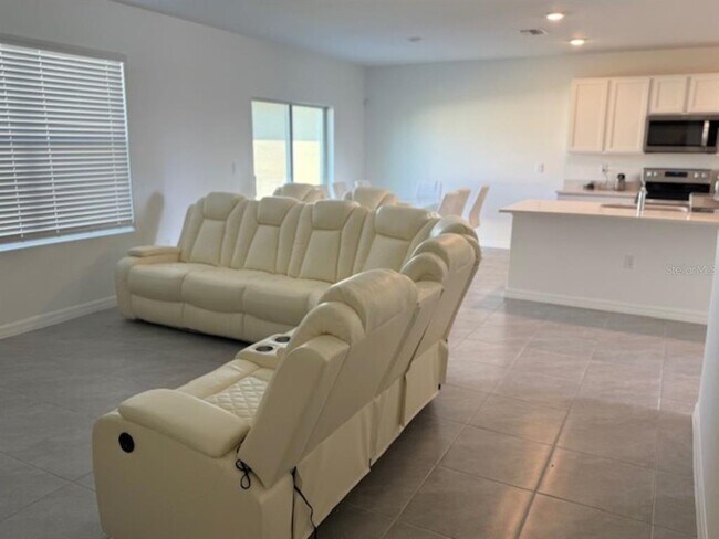 Building Photo - 3440 Ivy Holw Dr