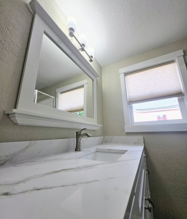 Building Photo - Newly Remodeled 2 Bedroom Home & ADU For R...