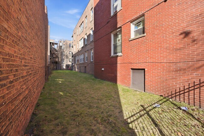 Building Photo - 5210 S Ingleside Ave