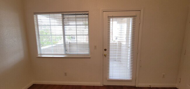 Building Photo - Beautiful Condo in Gated Community with Po...