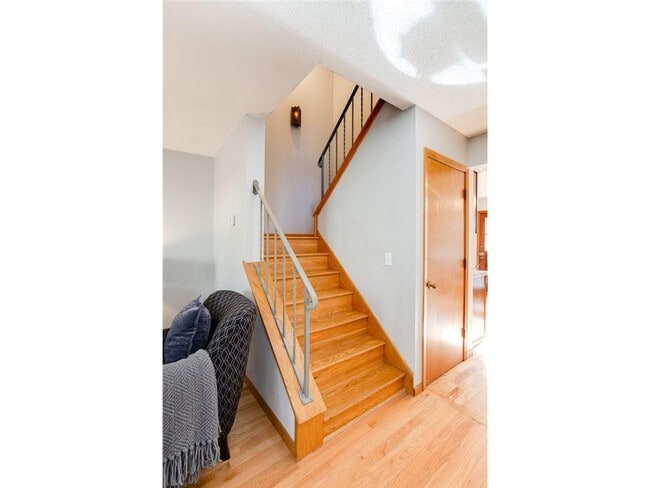 Building Photo - 821 Weeks Ave SE