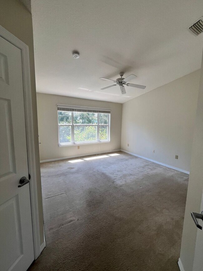 Building Photo - Exceptional Home Clean