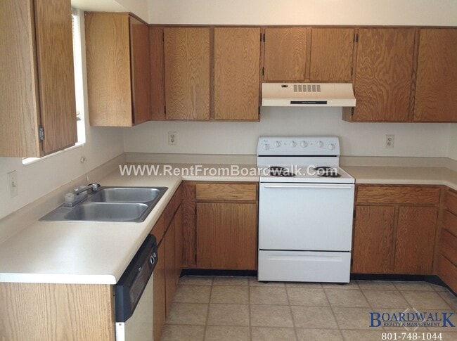 Building Photo - Spacious 2 Bed 2 Bath Magna Duplex With Pr...