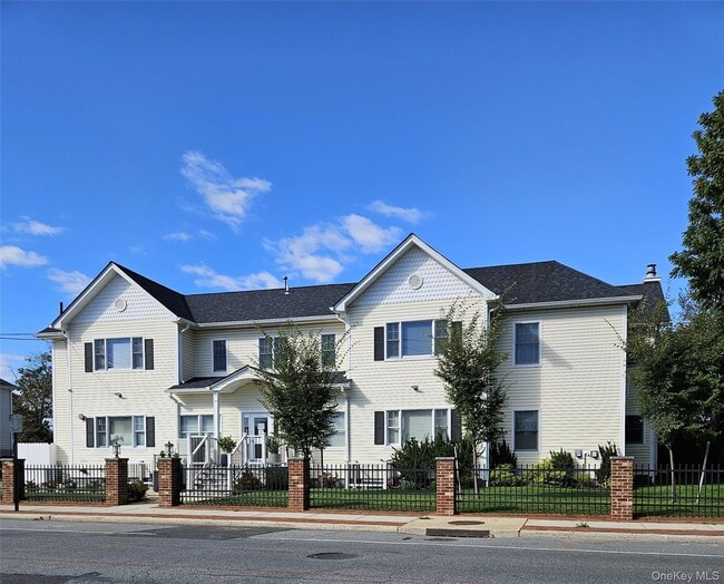 Primary Photo - 93 Hempstead Ave