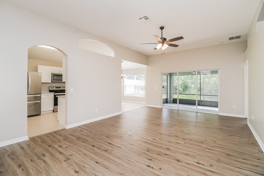 Building Photo - 25130 Ironwedge Dr