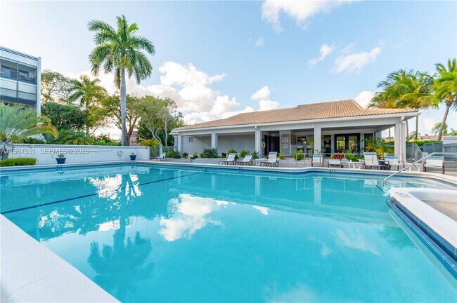 Building Photo - 545 SE 12th St