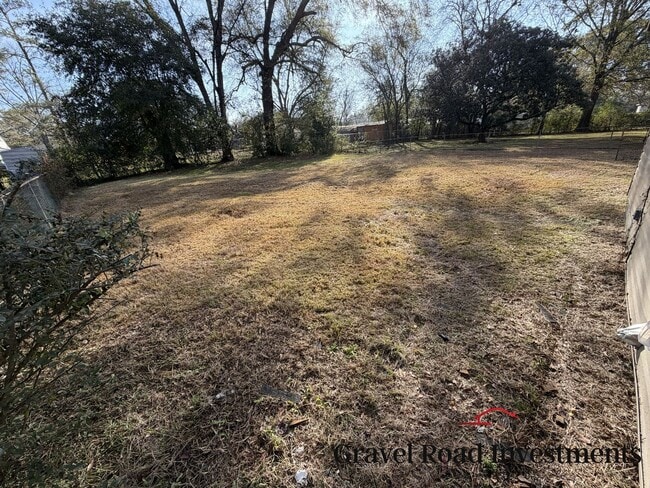 Building Photo - Cozy 3 Bedroom