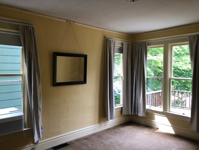 North bedroom - 30 NE Stanton St