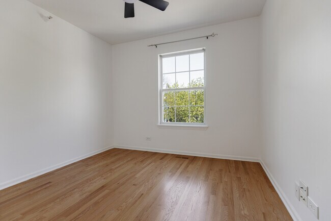 Building Photo - 1113 Orleans Dr