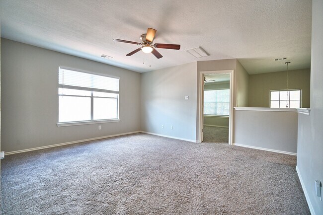 Building Photo - 4204 Seminole Dr