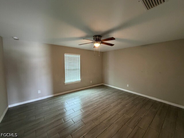 Building Photo - 740 Foxtail St E