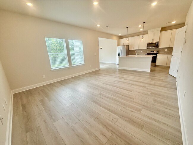 Building Photo - 3 Bed 2.5 Bath House with Garage in Hermitage $2500/mo