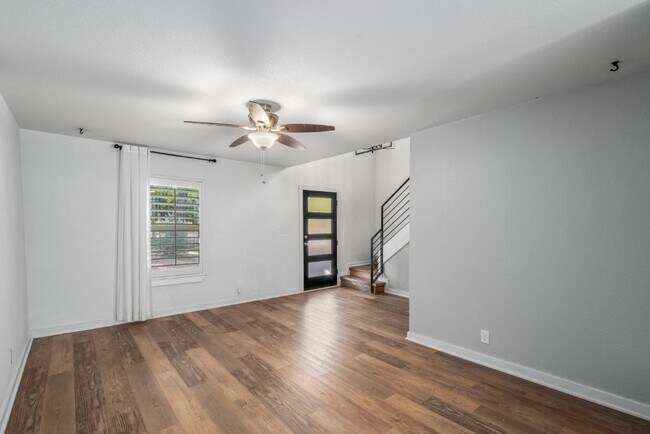 Building Photo - 6211 Manor Rd