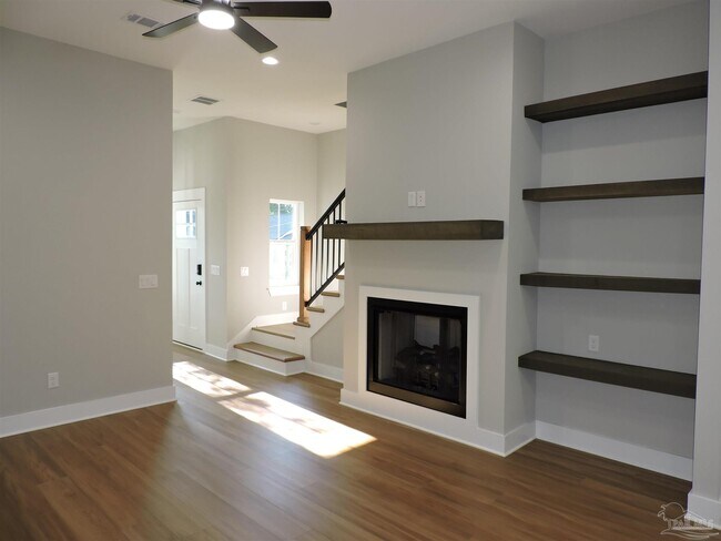 Building Photo - 706 N F St