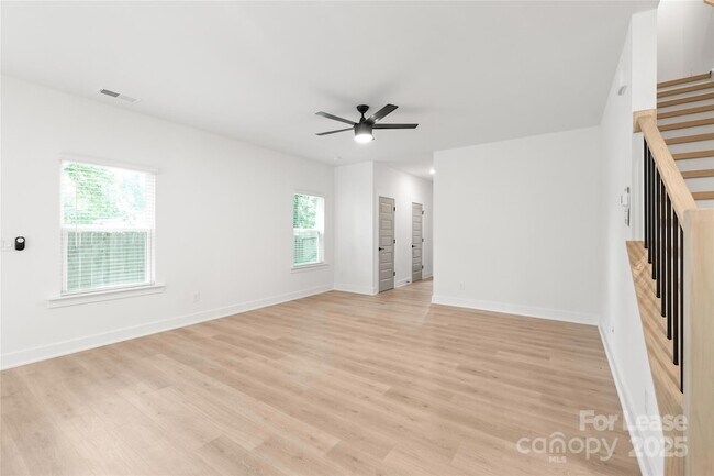 Building Photo - 2025 Wilson Ave