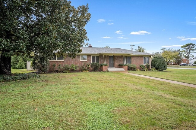 Building Photo - 902 Whitehall Rd