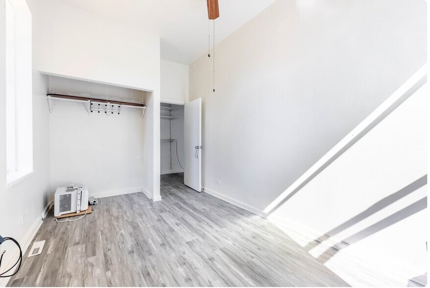 Building Photo - 901 W 19th St