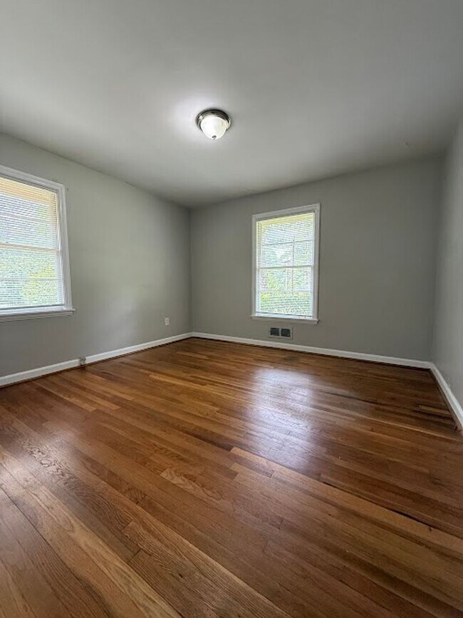 Building Photo - 3 bed 1.5 Bath in Decatur!