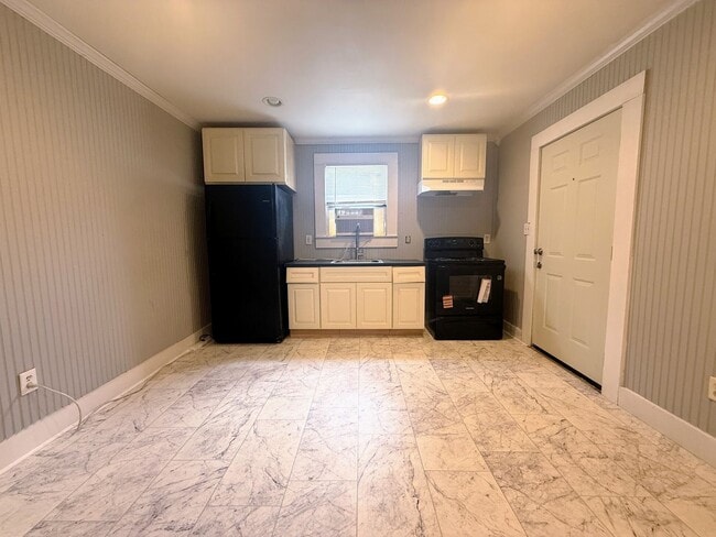 Building Photo - 1BR Apartment with Private Entrance in Downtown Lake Charles | Located Behind Historic Home
